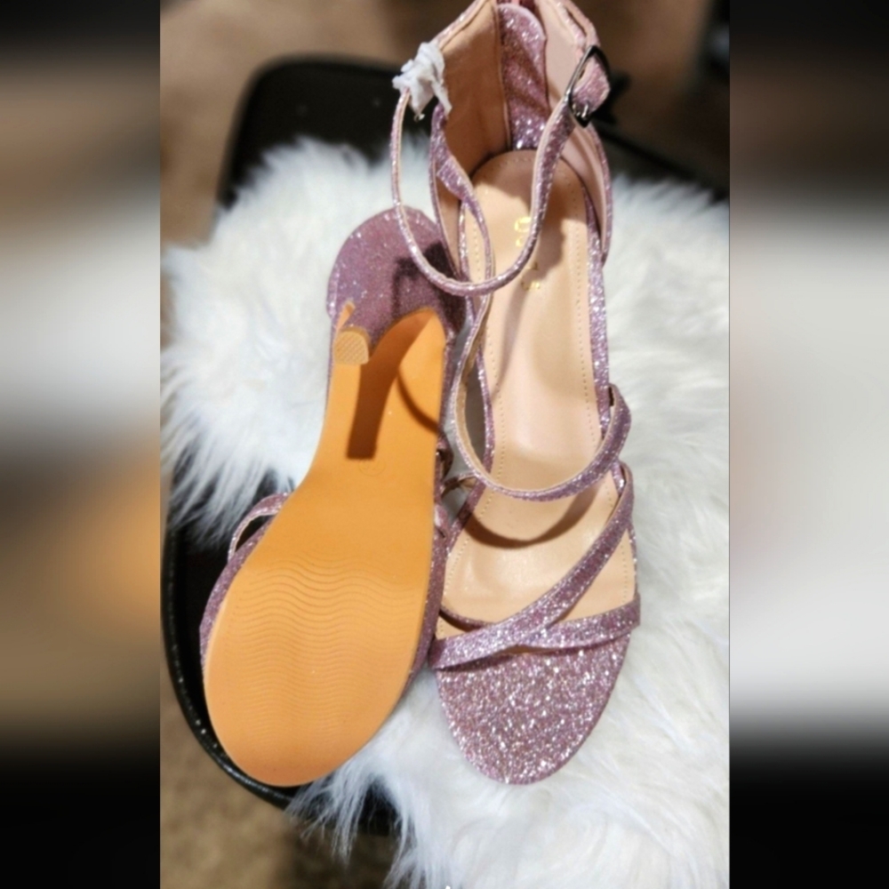 NWOT Glittery Pink Strappy Sandals size 7.5
